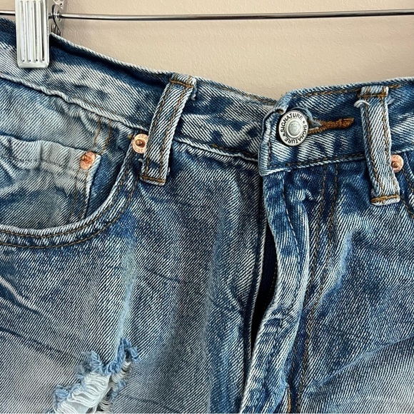 Signature 8 Distressed Denim Cutoff Shorts | Size Small - Picture 3 of 5